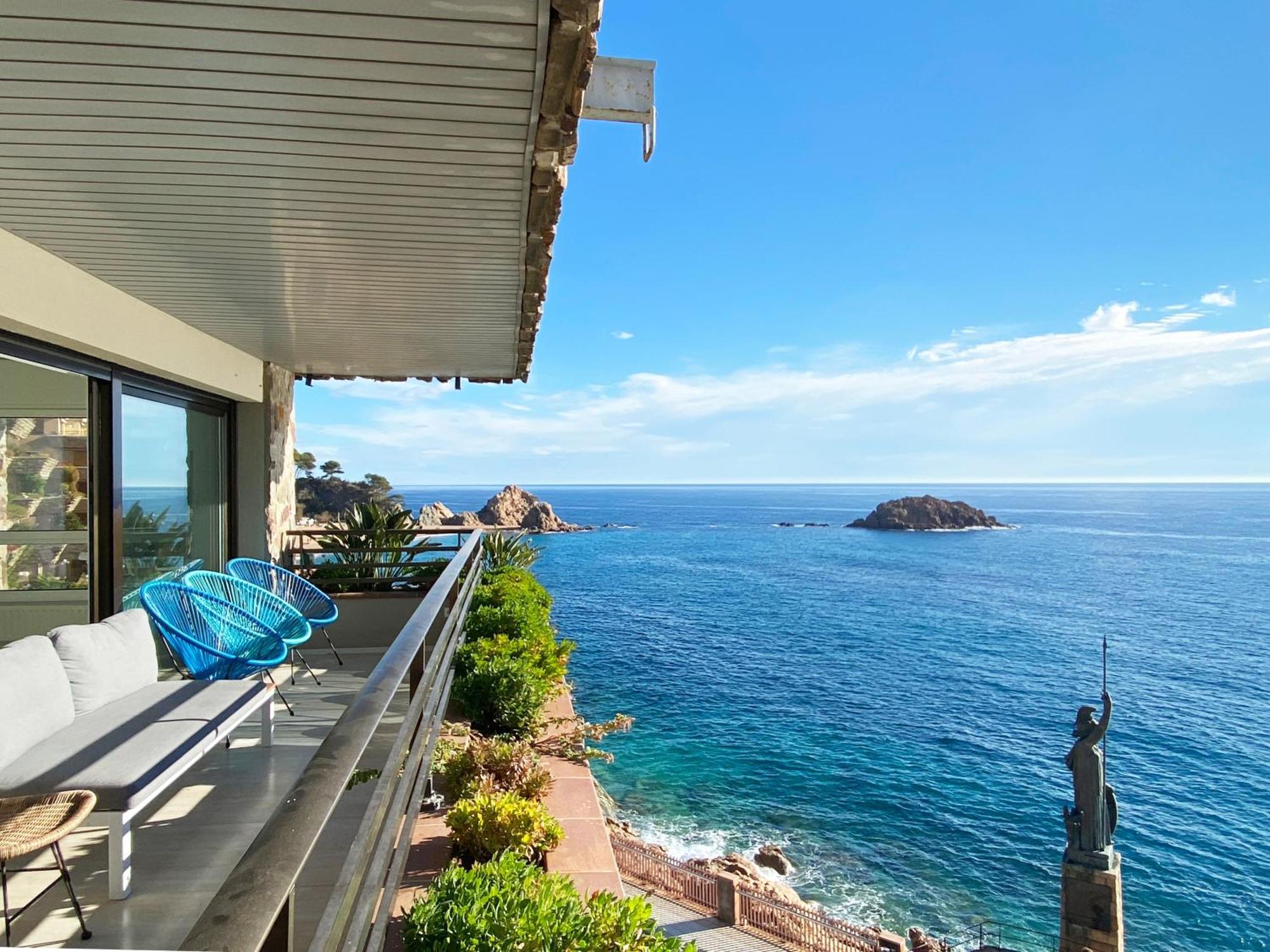 Magnificent apartment at the sea front of Tossa de Mar Extérieur photo