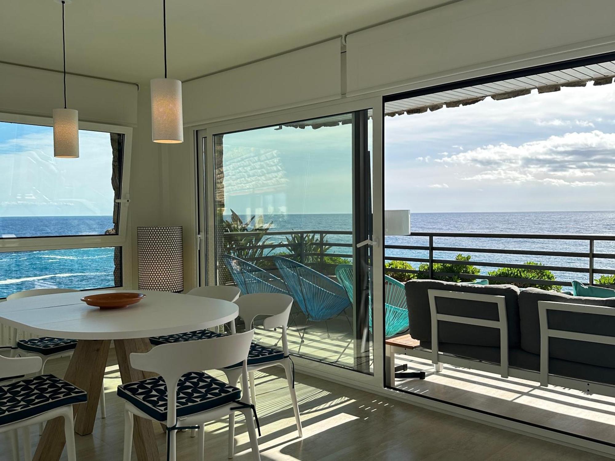 Magnificent apartment at the sea front of Tossa de Mar Extérieur photo